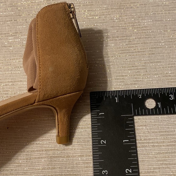 PELLE MODA - women’s heels tan and cream color size 6 M - Picture 10 of 10